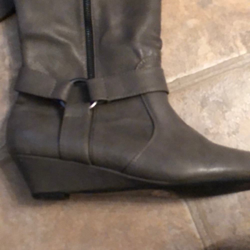 Grey boots - Picture 2 of 4
